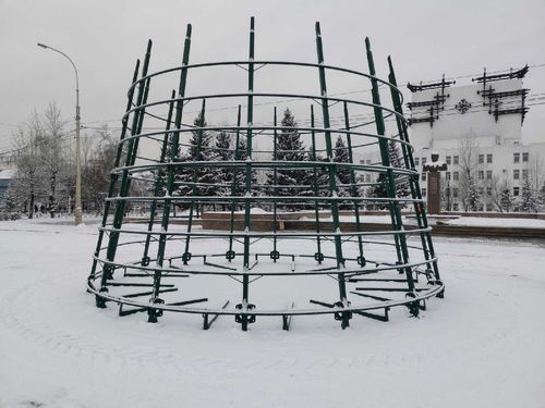 В Кызыле начались работы по установке главной ёлки республики