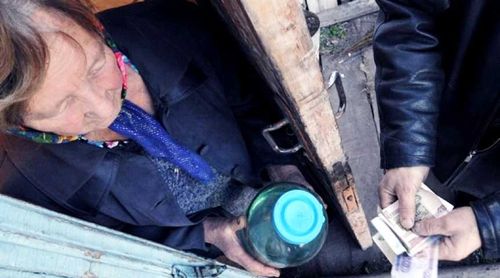 В Туве работник образования подпольно торговала алкоголем