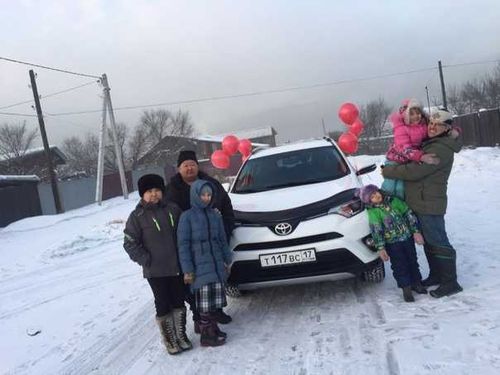 Тувинскому американцу подарили автомобиль
