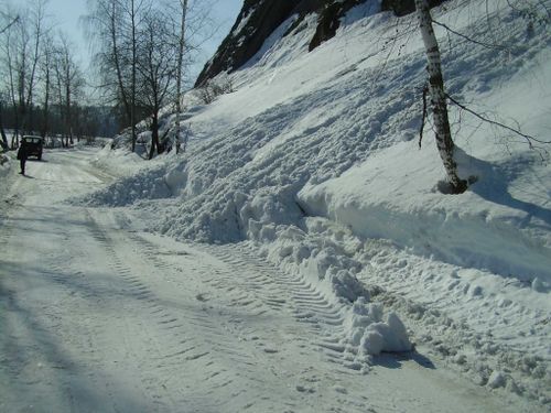 На Красноярскую трассу сошла лавина