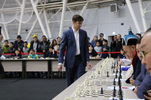 «Министр обороны» в шахматах: Кызыл посетил гроссмейстер Сергей Карякин