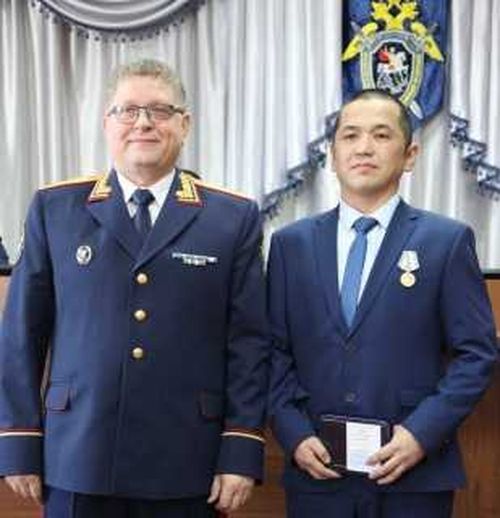 Водителя наградили медалью за спасение ребенка