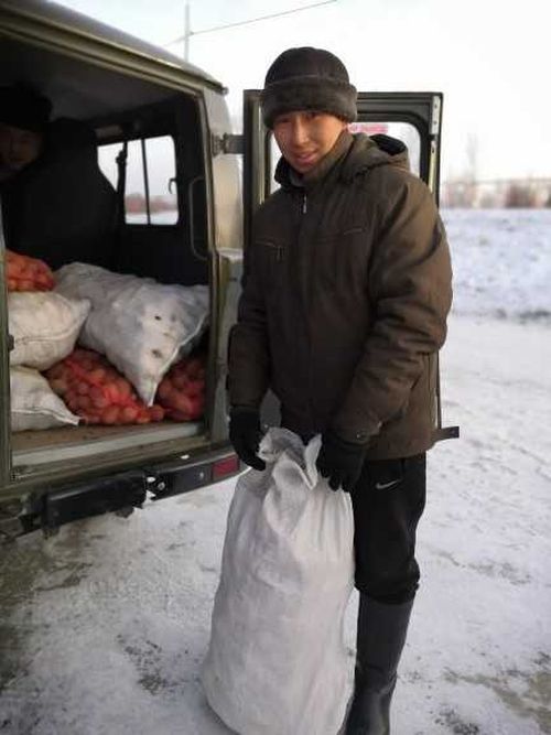 Своих не бросают в беде. После подтопления помогли картошкой