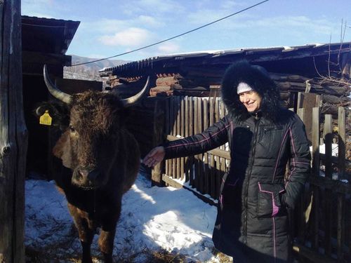 А много ли Мила дает молока?