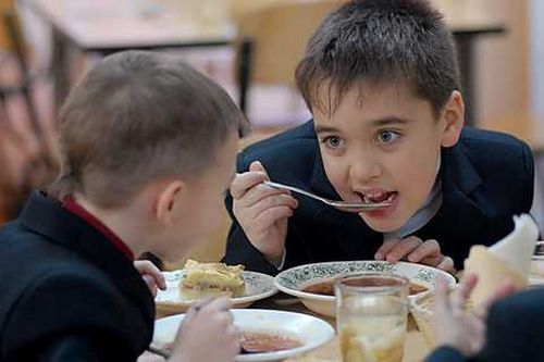 Куда обращаться за продуктовыми наборами детям?