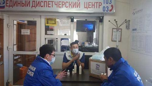 В Туве врачей скорой обеспечили масками 