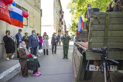 Концерт для победителя: ветеранов поздравили песнями военных лет