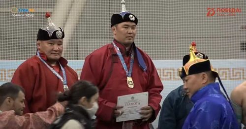 Монгуш Айдын – победитель турнира "Хуреш" , посвященного Дню Победы