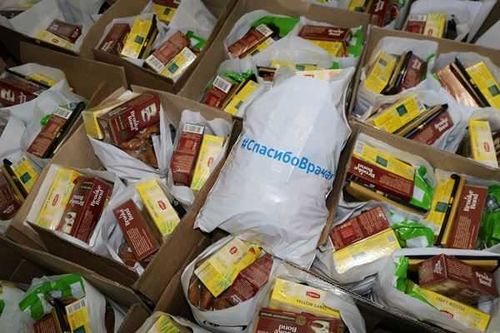 Медицинским работникам Тандынского и Монгун-Тайгинского районов переданы комплекты индивидуальных средств защиты, а также продуктовые наборы