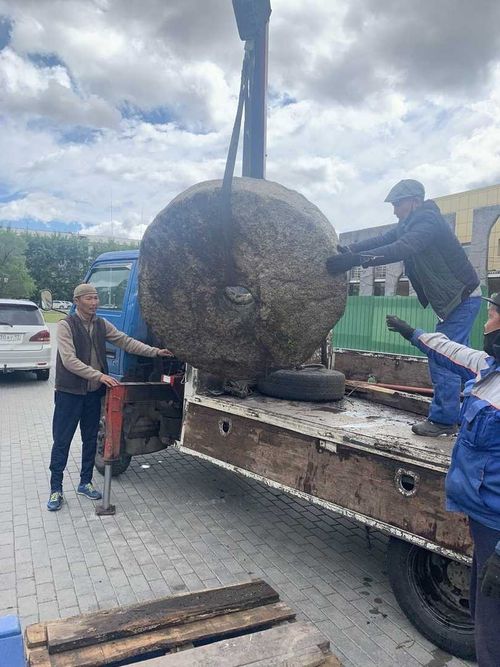 В Туве нашли древний артефакт на свалке