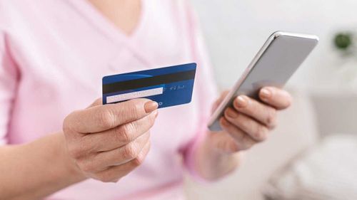 У жительницы Тувы с карты похитили 80 тысяч рублей