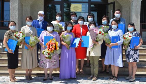 В Туве отметили вклад медиков в борьбе с коронавирусом