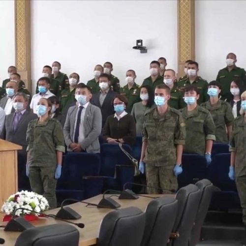 В Туве медикам вручили госнаграды