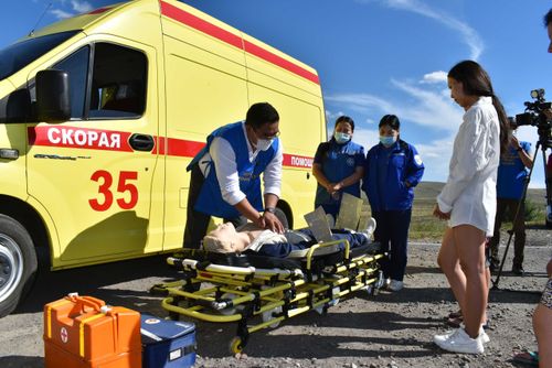 На дорогах Тувы учат оказанию доврачебной помощи при ДТП