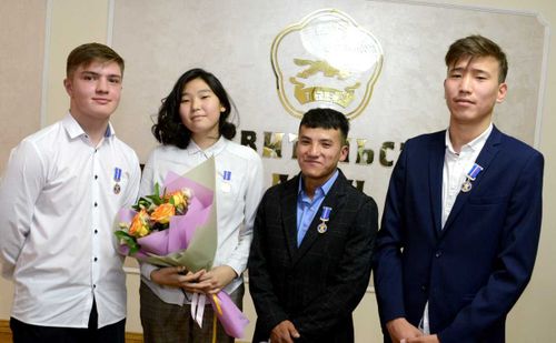 В Туве ребятам-героям вручили медали «За проявленное мужество»