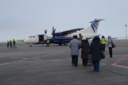 В Кызылском аэропорту до самолета идут пешком