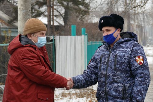 Законопослушный гражданин: Росгвардия поблагодарила пожилого владельца оружия