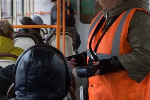 В Туве мужчина набросился с ножом на кондуктора