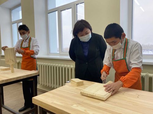 Обновленная Кызыл-Чыраанская школа к Новому году