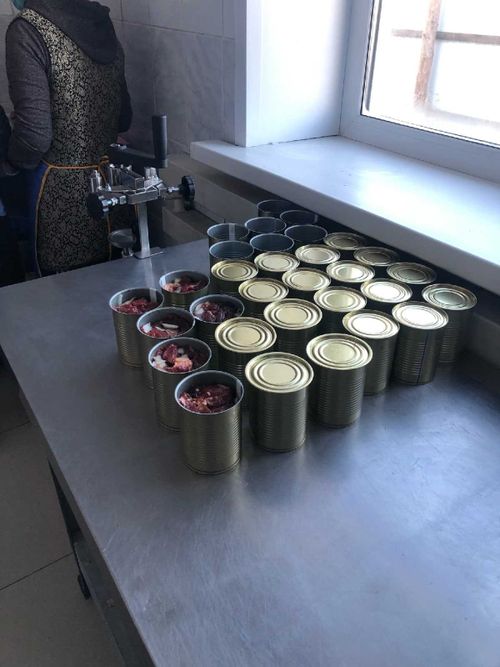 В Туве наладили производство тушенки из яка