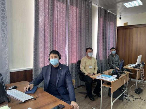 Депутат отдежурил в 《ковидном》call-центре