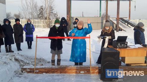 В Сукпаке общими усилиями залили зимний каток