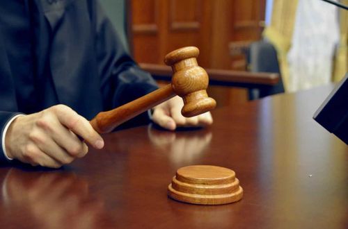 В Туве осудили продавца за продажу обуви без маркировки