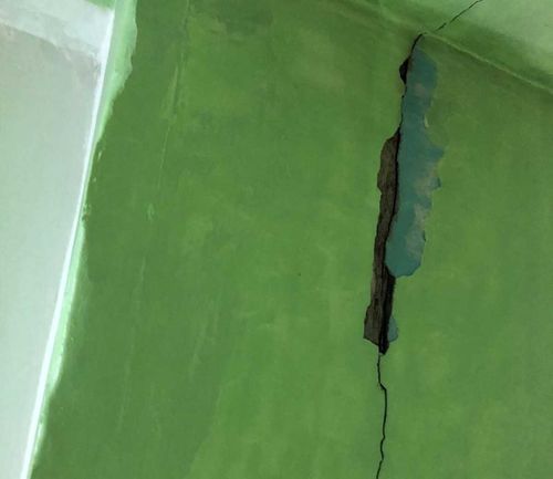 В Туве после землетрясения на некоторых зданиях появились трещины