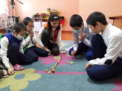 Aктивисты ОНФ в Туве провели мастер-классы по национальным играм для детей из трудных семей