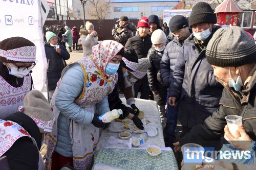 Журналисты поздравили жителей Кызыла с Масленицей