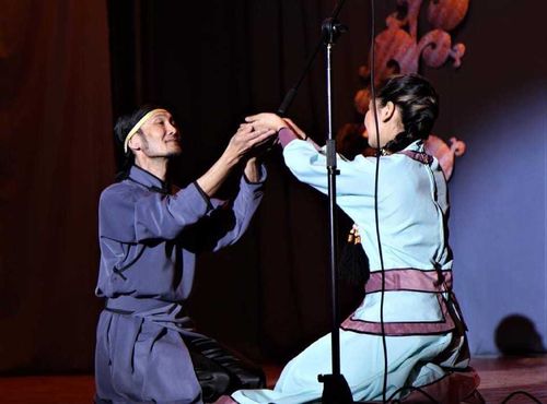 В  Туве прошла премьера спектакля "Летающая лодка Кидиспея"