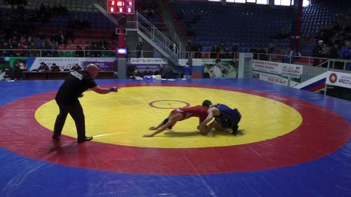 Двое борцов из Тувы в полуфинале Чемпионата России по вольной борьбе