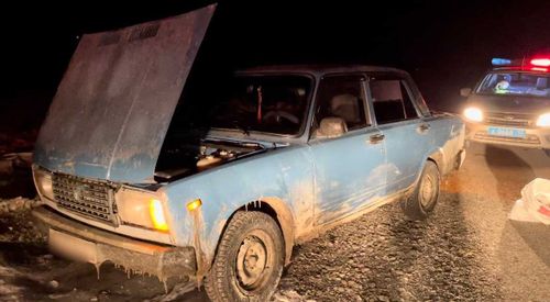 Полиция обнаружила полкило марихуаны в авто с подростками, угнавшими машину у родителей