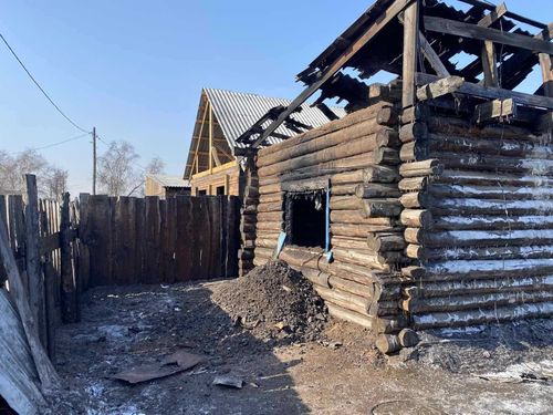 При пожаре в ЛДО погибли мать и двое малолетних детей