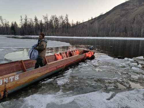 В Тодже заработала лодочная переправа. Не забываем про спасательные жилеты