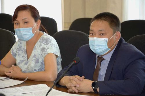 Пожилых жителей Тувы предложили поощрять за прививку от COVID-19