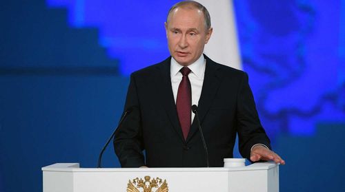 Путин решил поддержать одиноких родителей