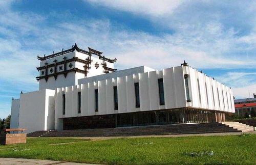 "Индияның иези" и "Кайда сен, ачай?" Последние спектакли Алексея Ооржака