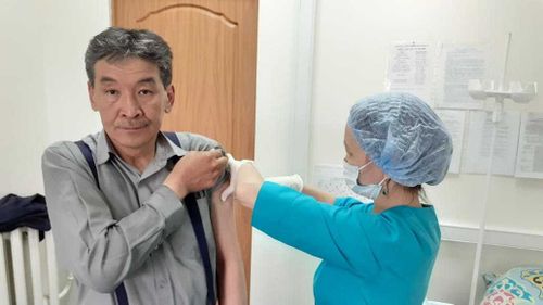 К массовой вакцинации от COVID-19 присоединились сотрудники «Тува Авиа»