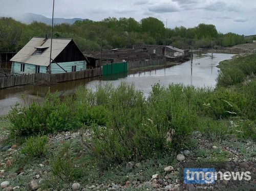 Паводок в Кызылском районе: людей эвакуируют, дороги перекрыты