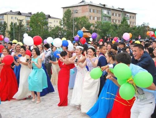 В Туве отменили выпускные вечера