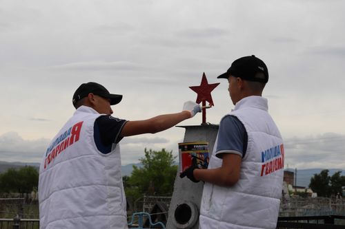 В Туве волонтеры навели порядок на могилах ветеранов  Великой Отечественной войны
