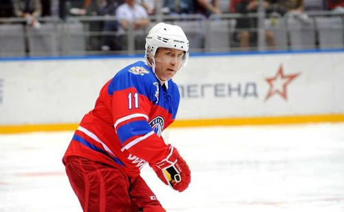 Путину предложили сыграть в хоккей с «Енисейской Сибирью»