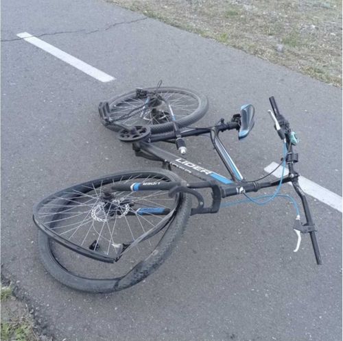 В Кызыле разыскивают мотоциклиста, сбившего девушку на велодорожке