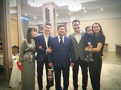 Врио главы Тувы поздравил жителей Тувы с Днем семьи, любви и верности