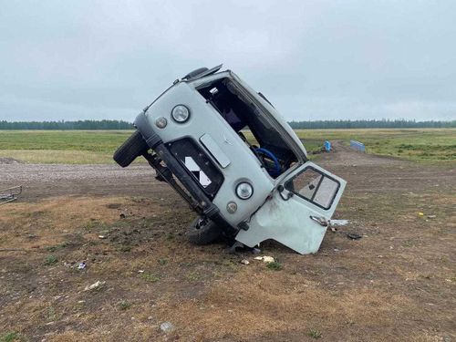 Пьяный водитель без прав перевернул УАЗ