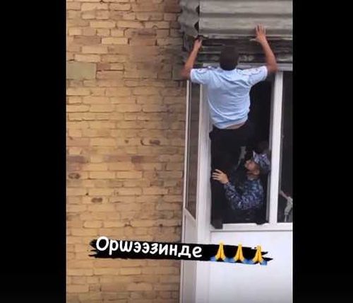 В Кызыле полицейский спас девушку