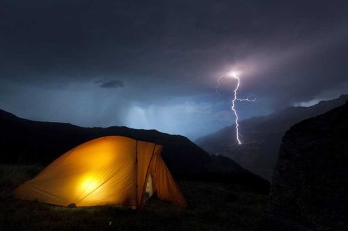В Туве мать и сын предположительно погибли от удара молнии