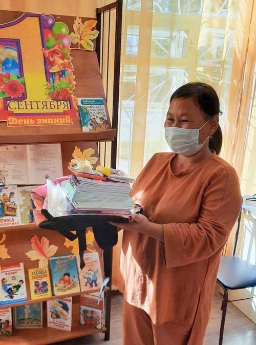 "Помощь от души"  - подарок талантливой школьнице от библиотеки