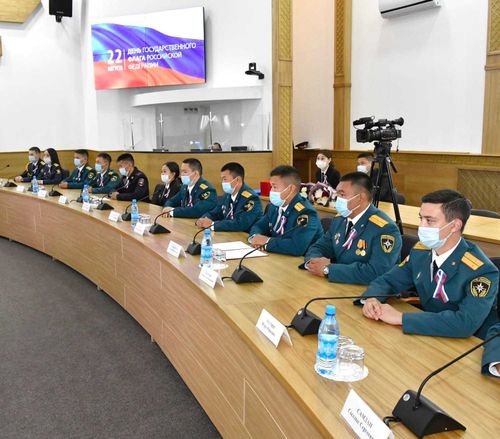 Служу России! В Туве молодые офицеры МВД заступили на службу
